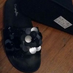 New petal detail sandal US size 9